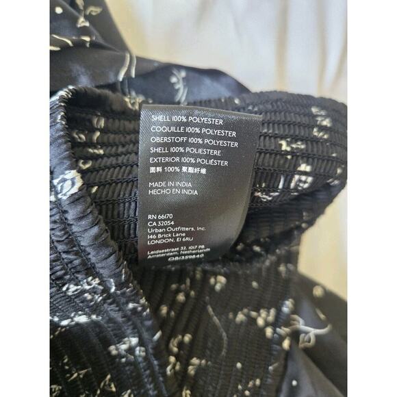 Urban Outfitters Small Maya Smocked Floral Black Top Dark Cottagecore Cropped - Picture 8 of 10